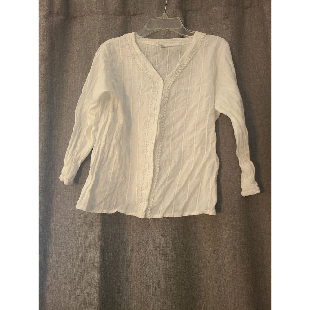 Vintage-Inspired White Textured Button-Up Blouse